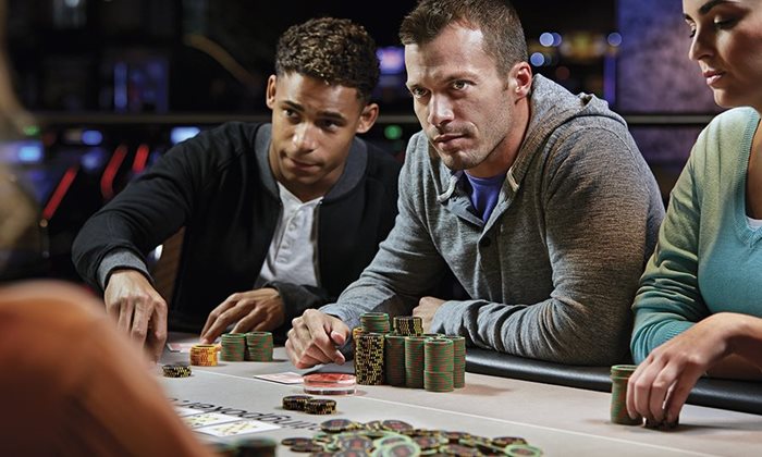 Có nên vào casino chơi poker?